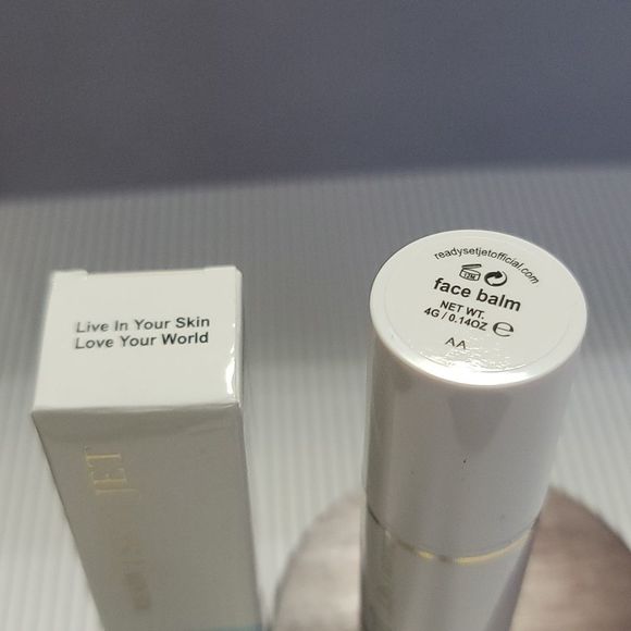 Ready Set Jet Beauty Baton Hydrate and Glow - Picture 5 of 10